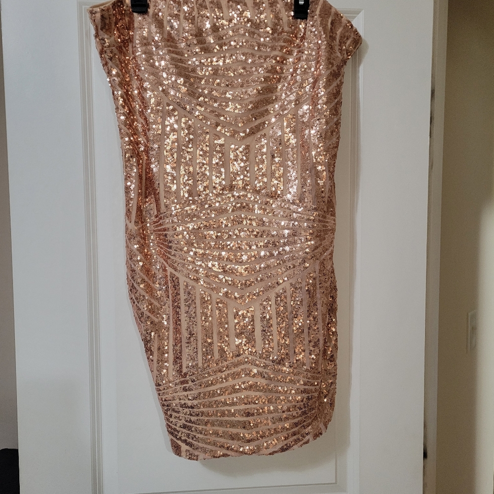 Elegant Sequin Dress in Rose Gold